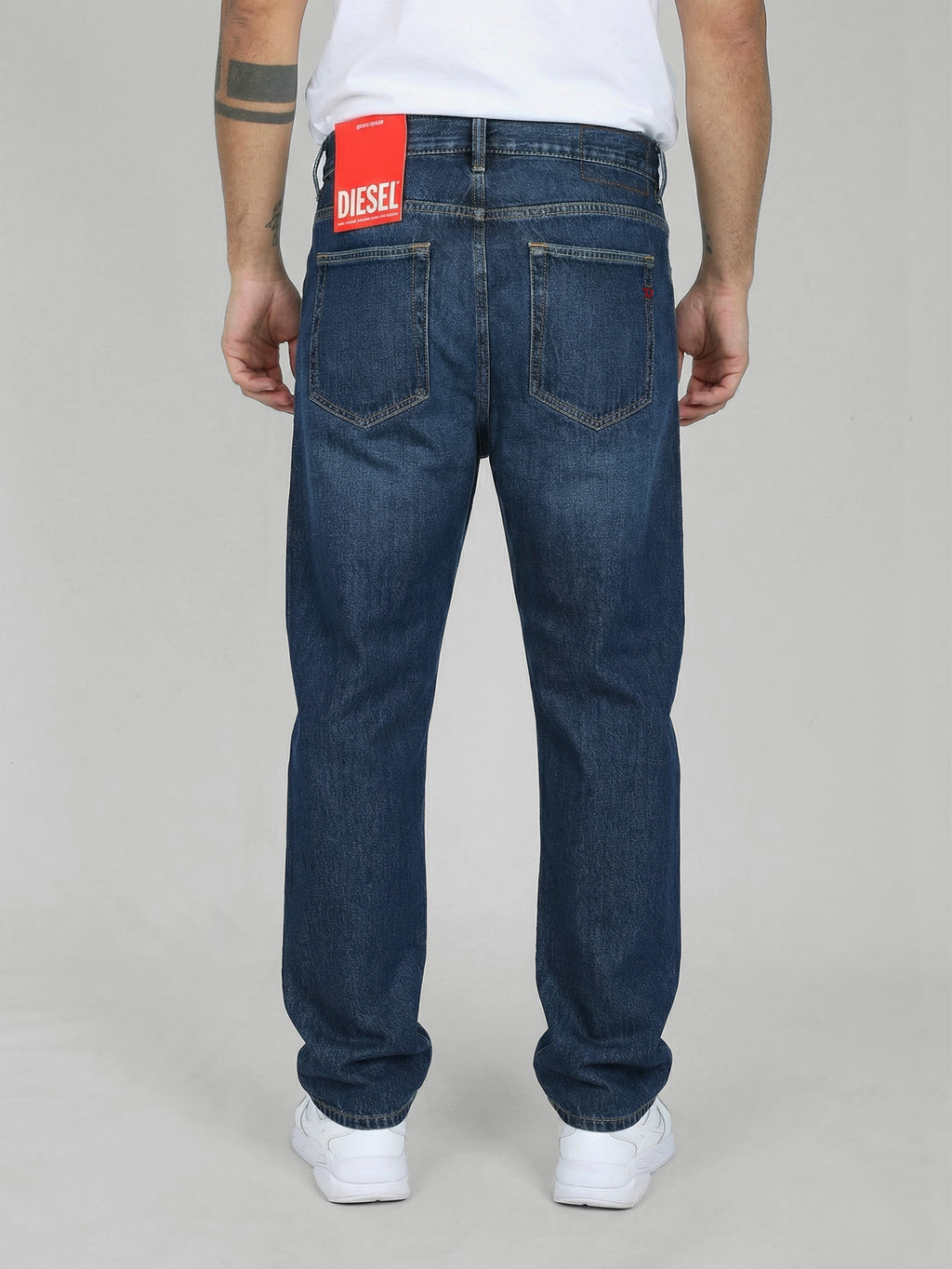 Diesel - Straight Fit Jeans - 2020 D-Viker 09C03
