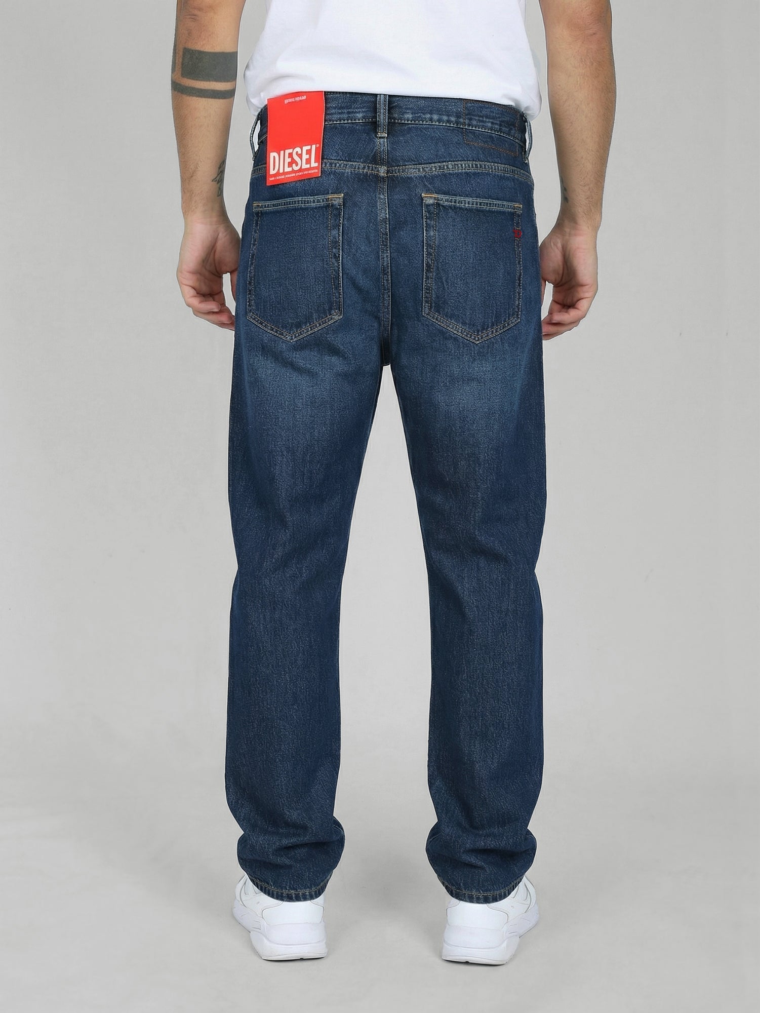 Diesel - Straight Fit Jeans - 2020 D-Viker 09C03