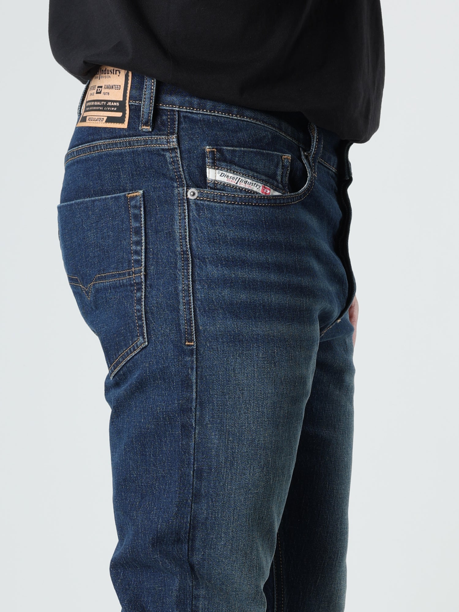 Diesel - Slim Fit Jeans - TEPPHAR-X R072R