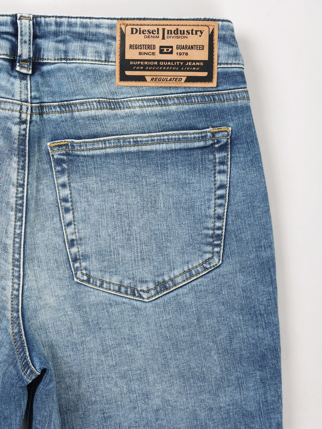 Diesel - Bootcut Fit Jeans - 1969 D-EBBEY