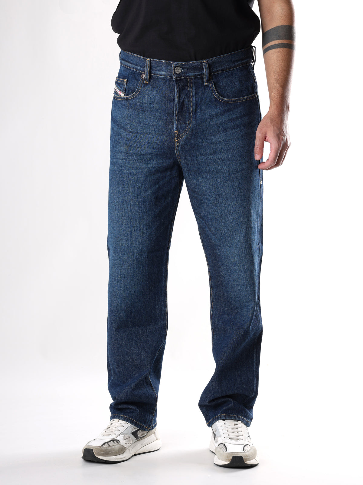 Diesel - Straight Fit Jeans - 2020 D-Viker 09C03