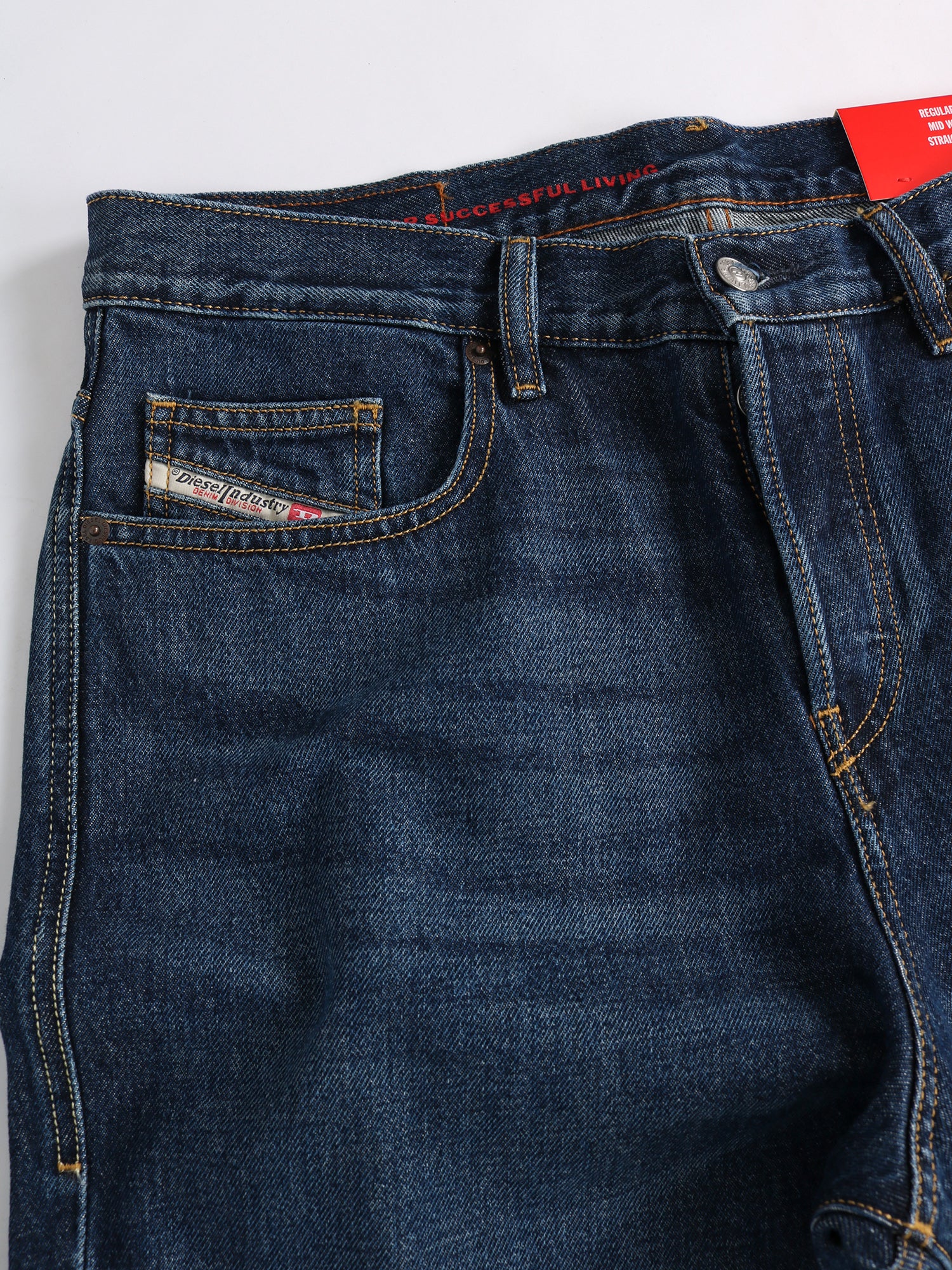 Diesel - Straight Fit Jeans - 2020 D-Viker 09C03