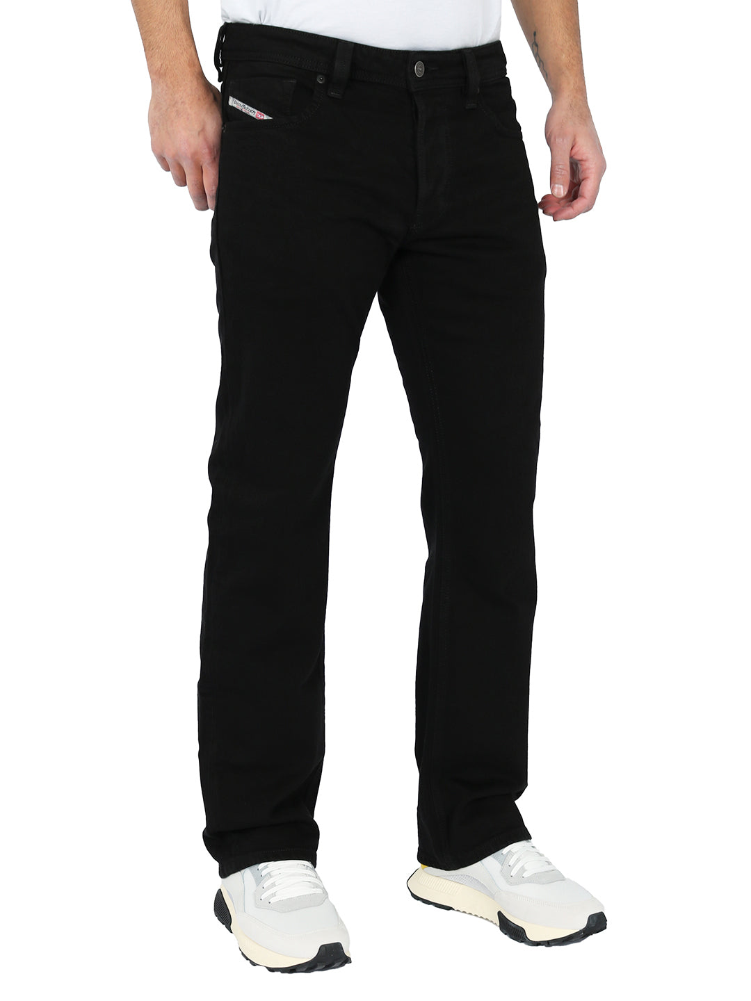 Diesel - Straight Fit Jeans - Larkee-X R07R3