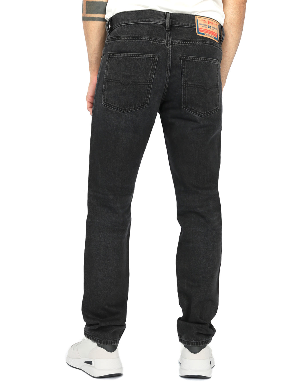 Diesel - Straight Fit Jeans - 1995 D-SARK 09B88