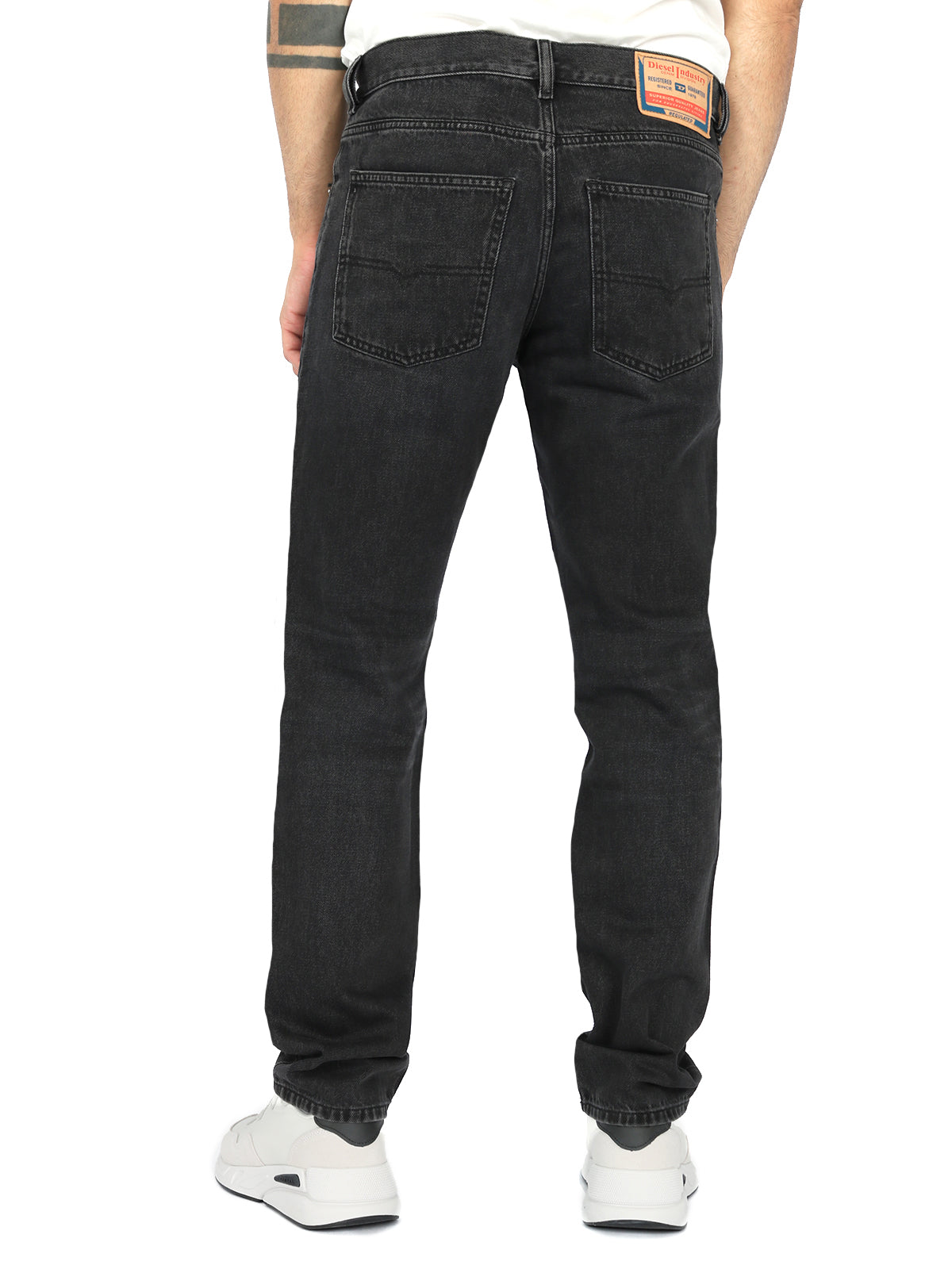 Diesel - Straight Fit Jeans - 1995 D-SARK 09B88