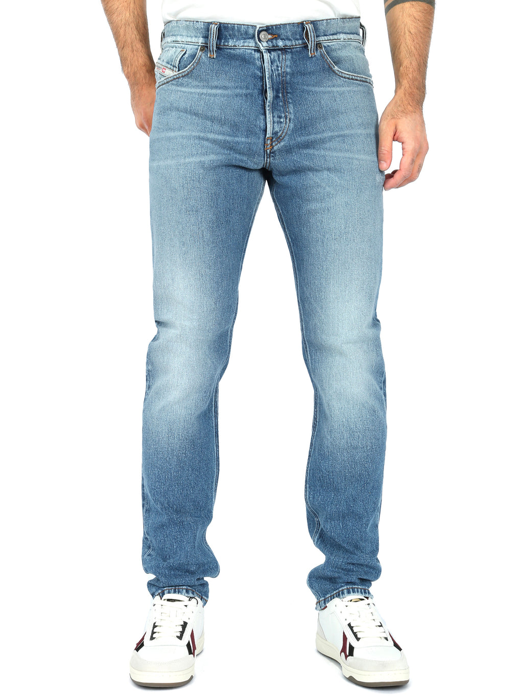 Diesel - Straight Fit Jeans - 1995 D-SARK 007T2