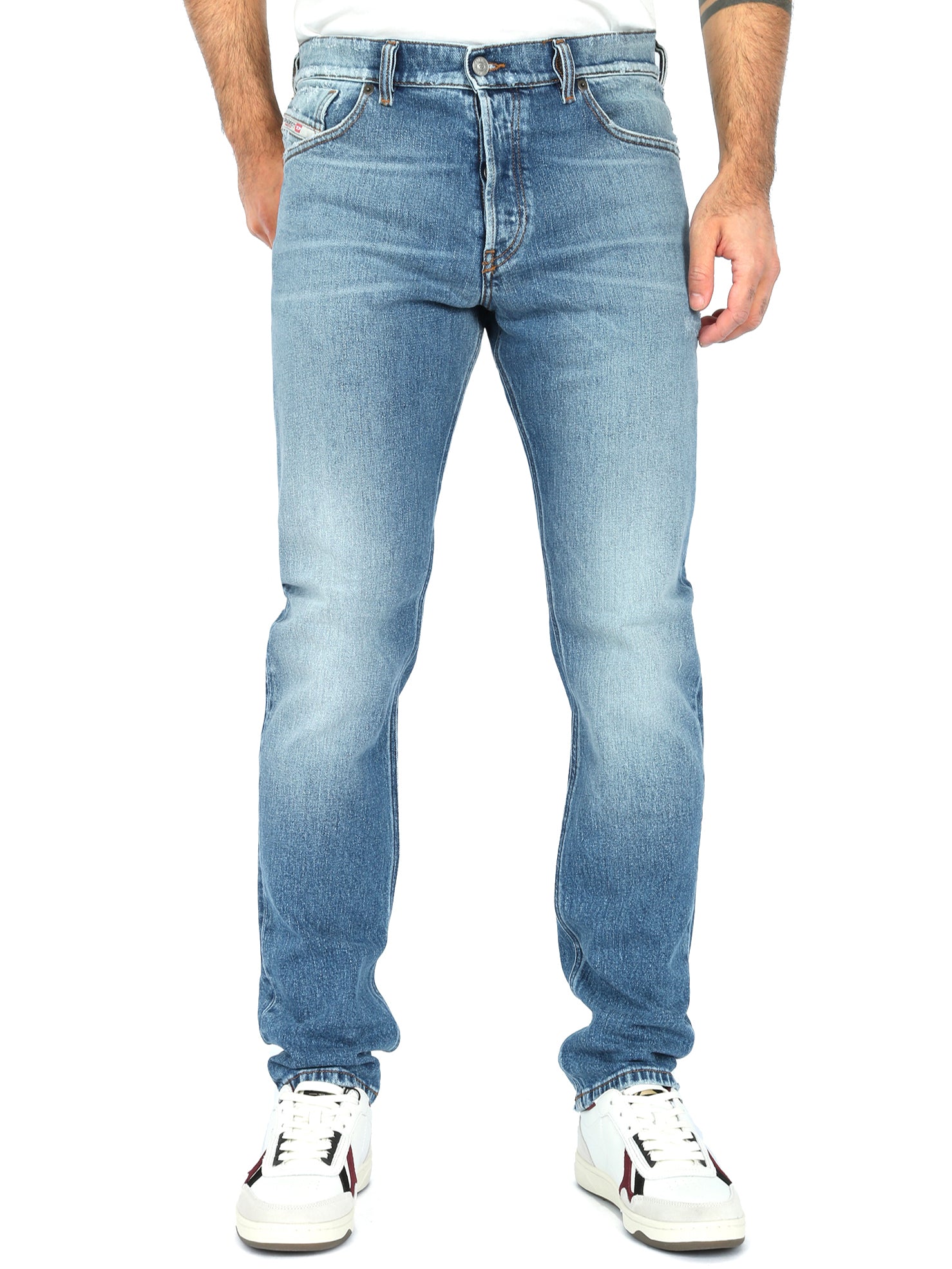 Diesel - Straight Fit Jeans - 1995 D-SARK 007T2