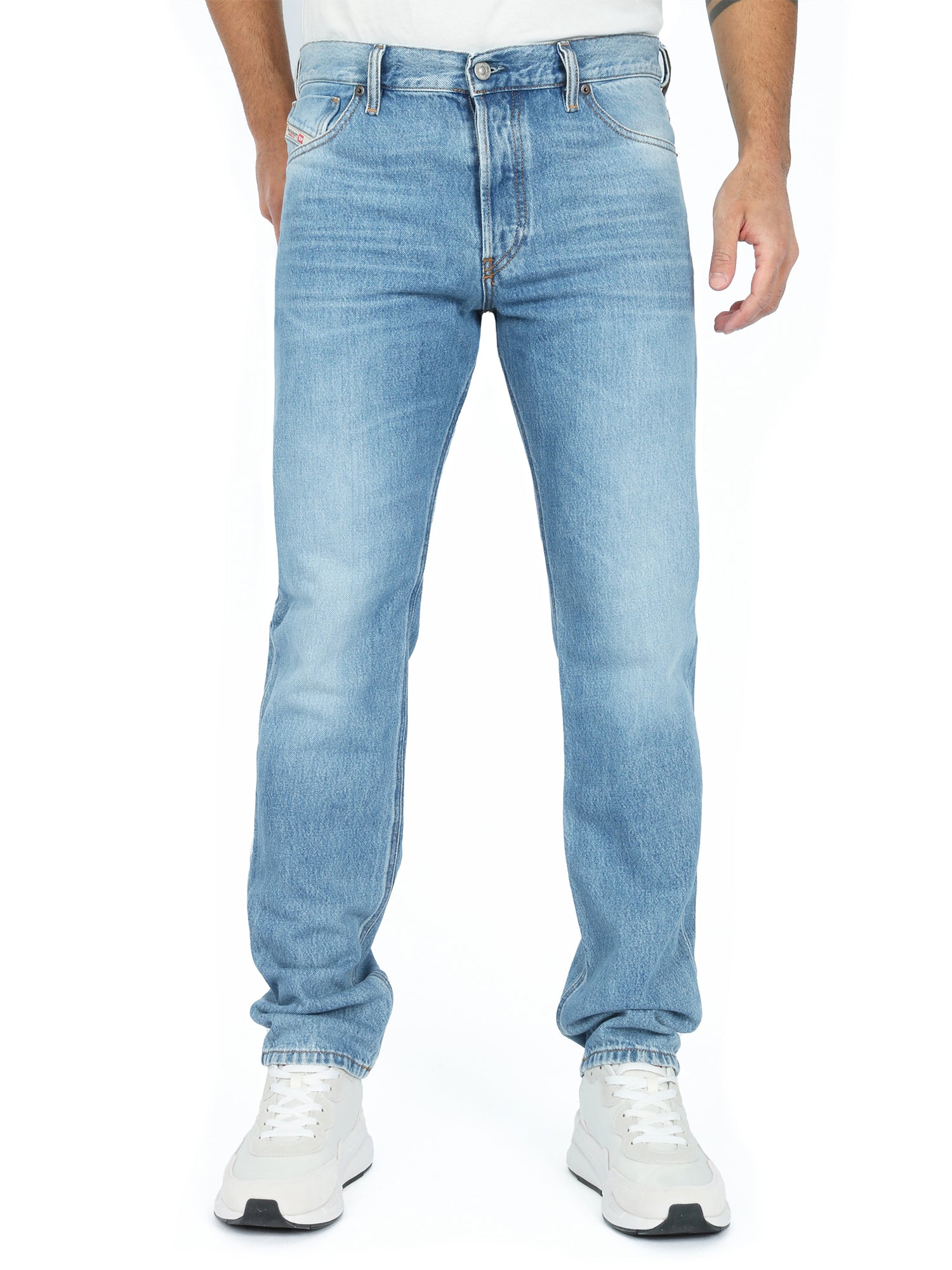 Diesel - Straight Fit Jeans - 1995 D-SARK 09C15