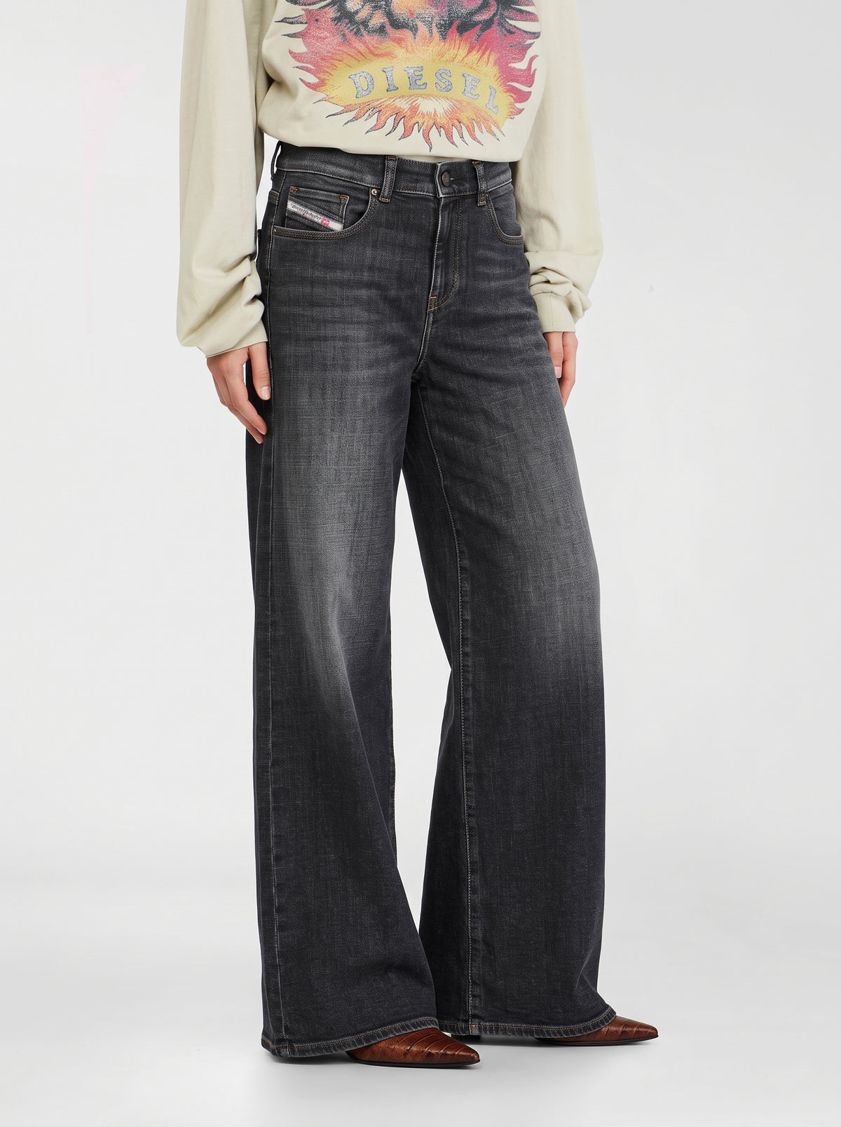 Diesel - Flared Fit Jeans - 1978 D-AKEMI