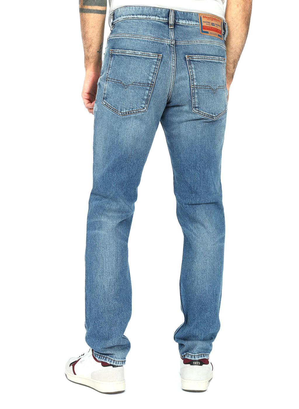 Diesel - Straight Fit Jeans - 1995 D-SARK 007T2