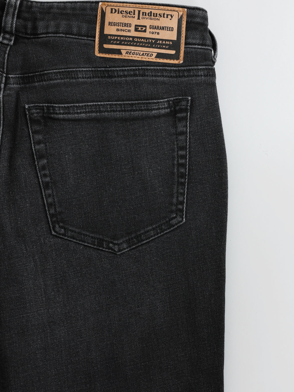 Diesel - Bootcut Fit Jeans - 1969 D-EBBEY R9G61