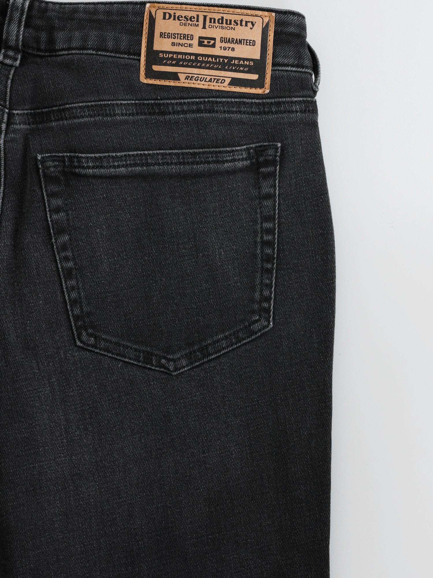 Diesel - Bootcut Fit Jeans - 1969 D-EBBEY R9G61